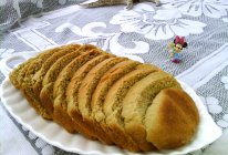 #硬核菜谱制作人##金龙鱼精英100%烘焙大赛阿狗战队#红糖黑麦养生面包的做法