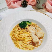 宝宝辅食之香煎挪威北极鳕鱼蔬菜面