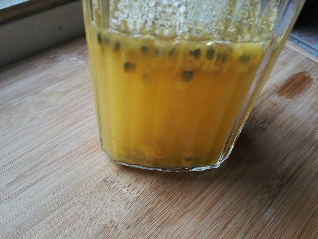 《百香果果汁》的做法图解4