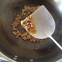 宝宝食谱：蒜香肉末西葫芦黄瓜拌面～的做法图解2