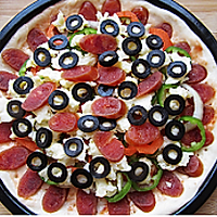 腊肠黑橄榄披萨的做法图解4