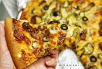 自己做用料十足的牛排披萨～的做法