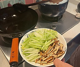 芹菜豆干的做法