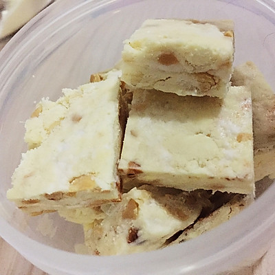 简单粗暴的花生牛轧糖