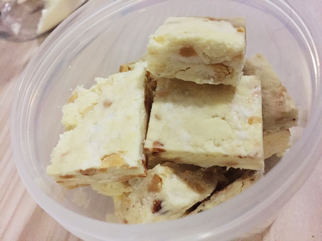 Simple and rough peanut nougat