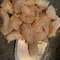 巴沙鱼炒三色粒（刺少鲜嫩可口）的做法图解9