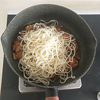 照烧鸡肉炒面的做法图解7