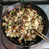 #让宝贝爱上每一顿饭#什锦蛋炒饭的做法图解9