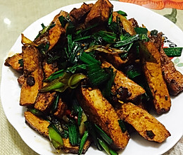李二妹的小食故—蒜苗炒豆干的做法