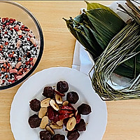 蛋黄大肉粽pk豆沙红枣粽，咸甜都好吃的做法图解4
