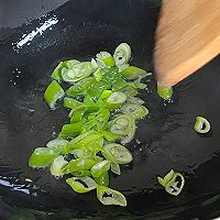 荷兰豆炒腊肠的做法图解3