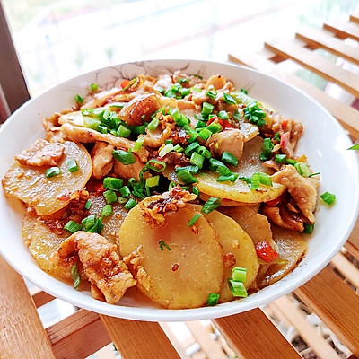 简单又下饭的家常土豆炒肉片
