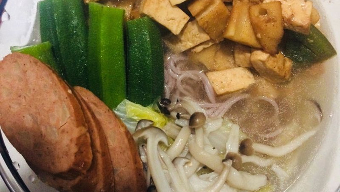 能量满满的素食面-15分钟料理-豆腐藕秋葵娃娃菜蟹味菇