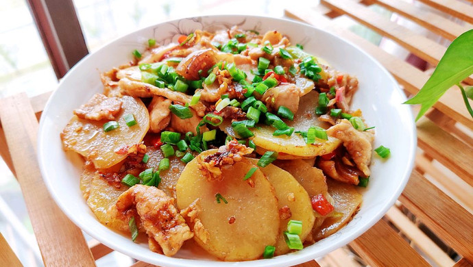 简单又下饭的家常土豆炒肉片