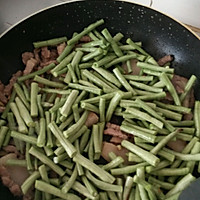 豇豆炒肉的做法图解6