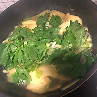 芹菜叶炖土豆片的做法图解2
