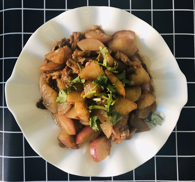 五花肉烧水萝卜的做法