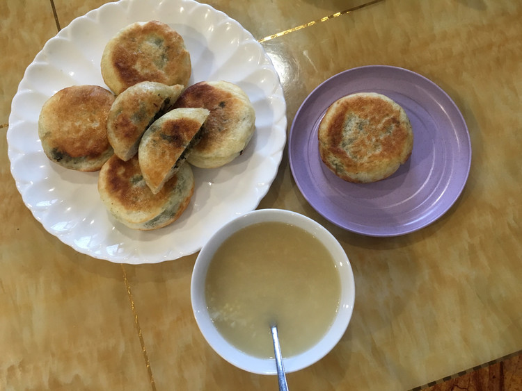 不用揉不用擀的稀面梅菜馅饼的做法