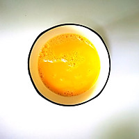 营养美味的馒头鸡蛋饼的做法图解1