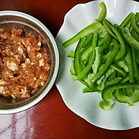 灯笼椒肉丝的做法图解1