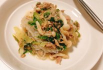 【低卡快手晚餐】奶香金枪鱼蘑菇魔芋面+太太乐鲜鸡汁蒸鸡原汤的做法