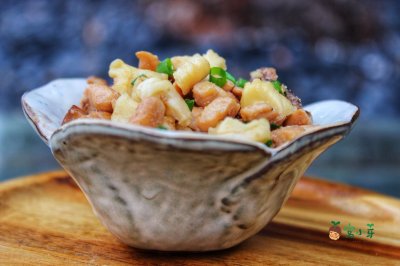 宝宝辅食：香菇核桃鸡丁