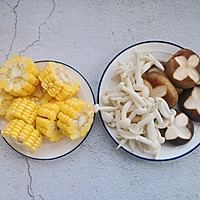 玉米菌菇排骨小火锅的做法图解4