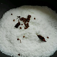 盐焗鹌鹑蛋的做法图解2