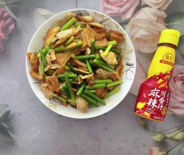 #豪吉小香风 做菜超吃香#川香蒜苔炒肉片的做法