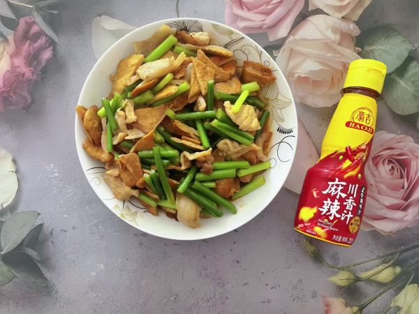 #豪吉小香风 做菜超吃香#川香蒜苔炒肉片