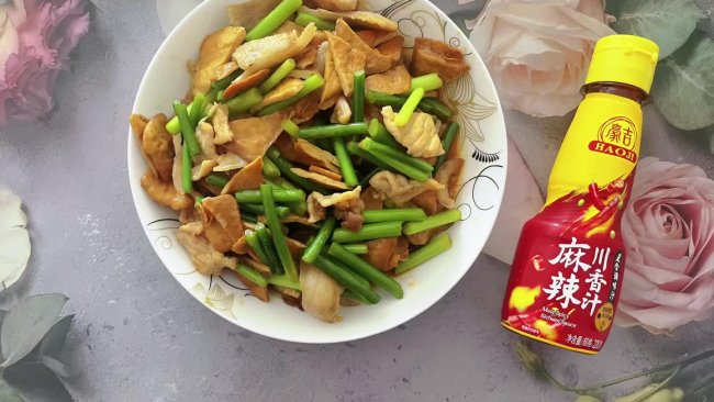 #豪吉小香风 做菜超吃香#川香蒜苔炒肉片的做法