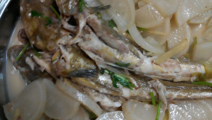 摆甲鱼炖萝卜