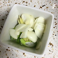 辣椒炒咸蛋黄的做法图解5