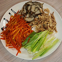 葱油腐皮鸡丝卷的做法图解2