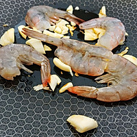 蒜油焖虾卷心菜的做法图解3