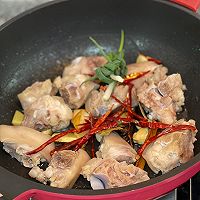 猪脚烧黄豆的做法图解3