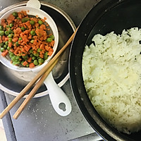 这个鸡翅很厉害~里面没有骨头只有香喷喷的酱油炒饭(鸡翅包饭)的做法图解4