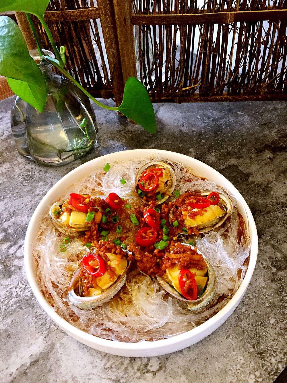 Abalone vermicelli with minced garlic