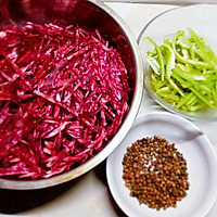 素炒青椒红菜头#KitchenAid#的美食故事的做法图解1