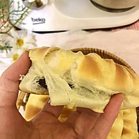 今日份丑丑的毛毛虫豆沙面包的做法图解2