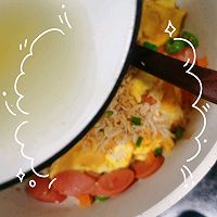 虾米火腿肠炒鸡蛋的做法图解8