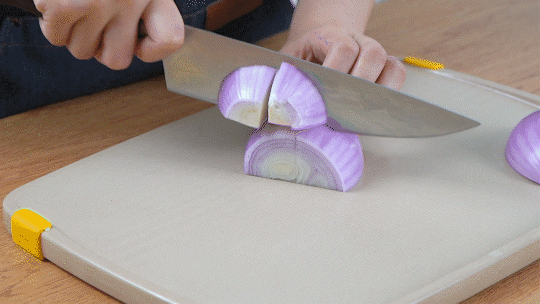 懒人有口福啦！一腌一焖葱香鸡轻松馋哭邻居~的做法图解3