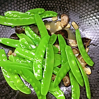 #家乡年味 鲜才够味#香菇炒荷兰豆的做法图解7
