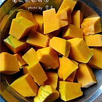 南瓜枸杞甜汤的做法图解2