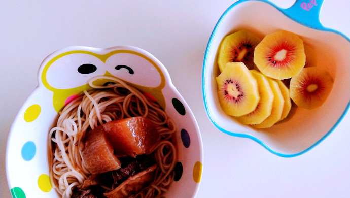 快手早餐：萝卜牛腩粉+红心奇异果10.11