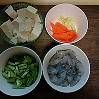豆腐熘虾仁的做法图解1