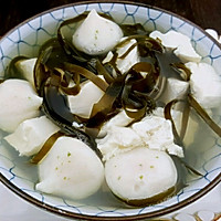 【蔓德拉的厨房】海带丝豆腐虾丸汤的做法图解1