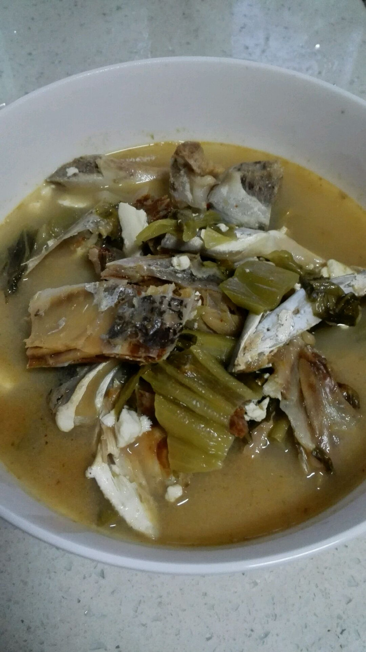 干红鱼头酸菜豆腐大骨汤的做法