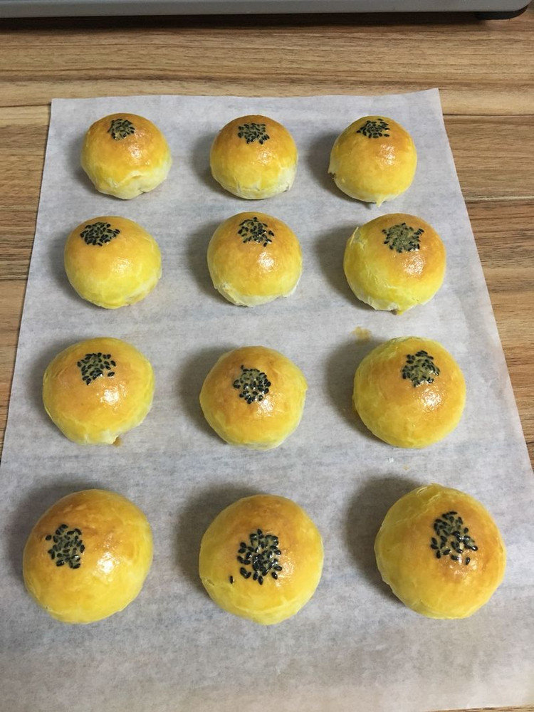 黄油版蛋黄酥（12个）的做法
