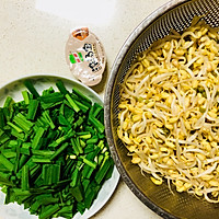 韭菜炒豆芽的做法图解1